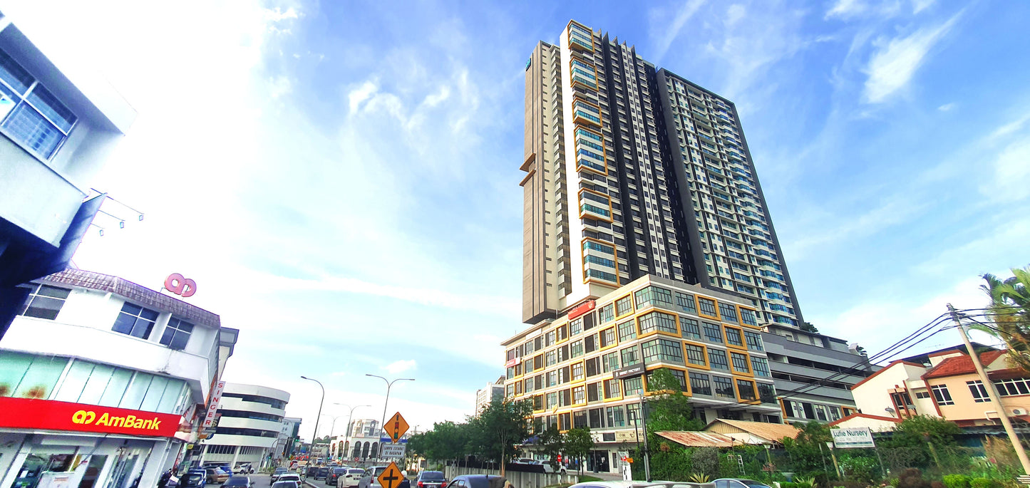 MALE - Air-Con Double Sharing Room, Infinity Pool, Netflix, MRT/KTM @MKH Boulevard