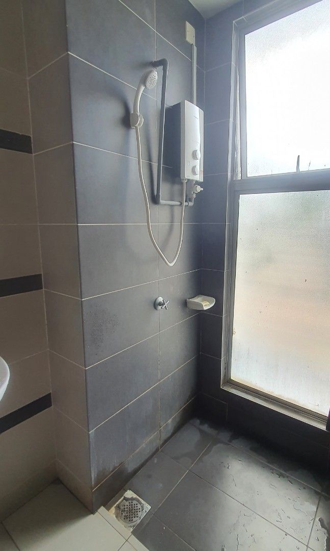 (1 MONTH DEPOSIT ONLY) - Private Air Con Room- The Basic 3-B @ Sentral Residences 1 & 2, Taman Kajang Sentral, Selangor Darul Ehsan