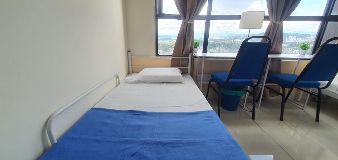 MALE - Air-Con Double Sharing Room, Infinity Pool, Netflix, MRT/KTM @MKH Boulevard