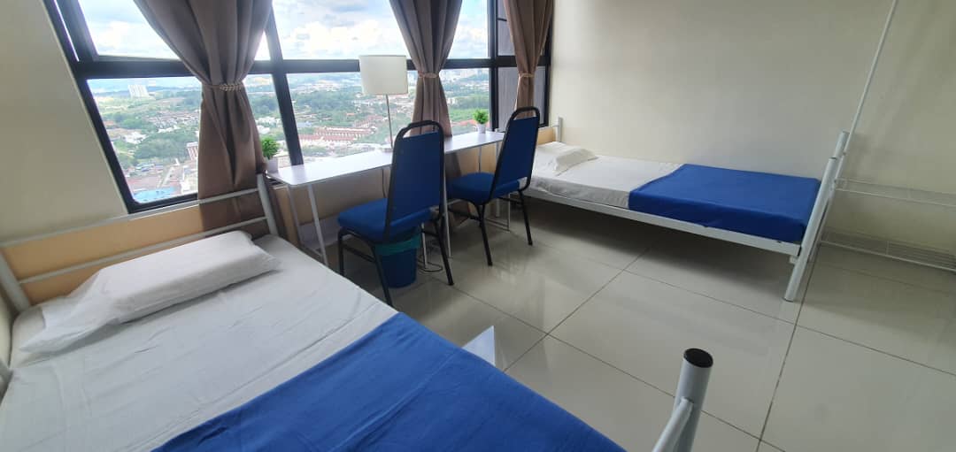 MALE - Air-Con Double Sharing Room, Infinity Pool, Netflix, MRT/KTM @MKH Boulevard
