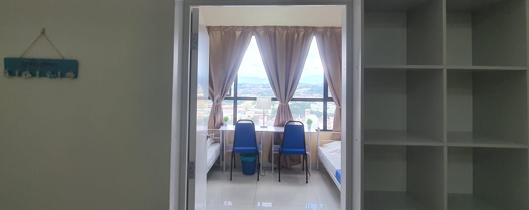 FEMALE - Air-Con Double Sharing Room, Infinity Pool, Netflix, MRT/KTM @MKH Boulevard