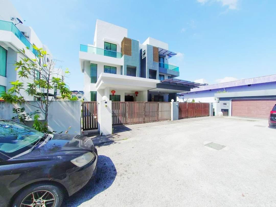 3 STOREY SEMI-D TAMAN SINAR MAHKOTA BANDAR MAHKOTA CHERAS