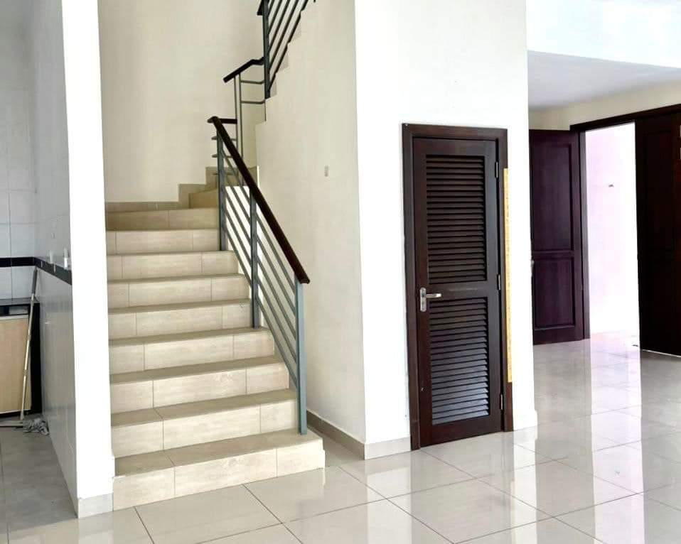 3 STOREY SEMI-D TAMAN SINAR MAHKOTA BANDAR MAHKOTA CHERAS