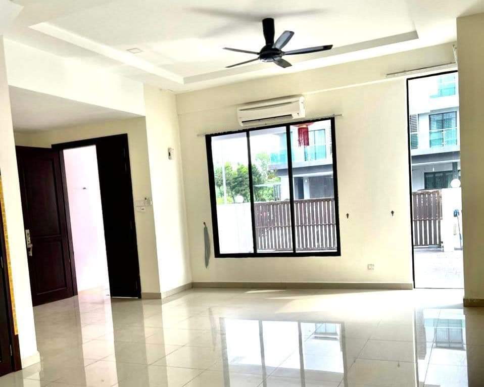 3 STOREY SEMI-D TAMAN SINAR MAHKOTA BANDAR MAHKOTA CHERAS