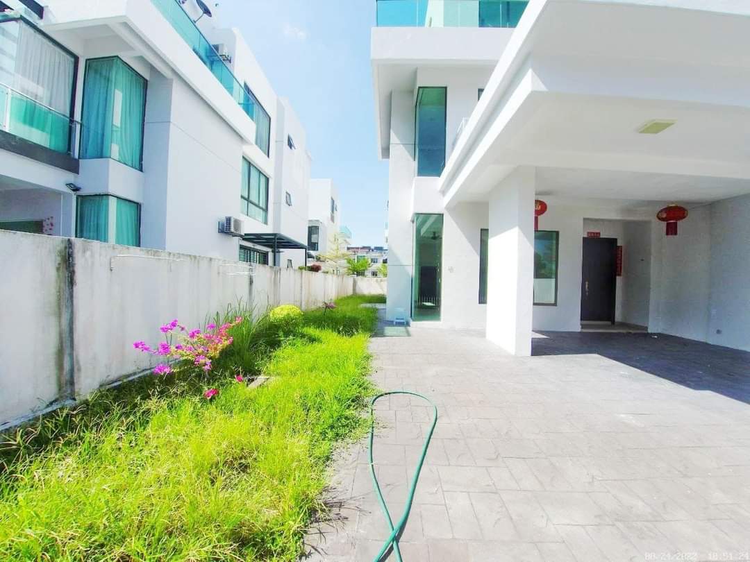 3 STOREY SEMI-D TAMAN SINAR MAHKOTA BANDAR MAHKOTA CHERAS