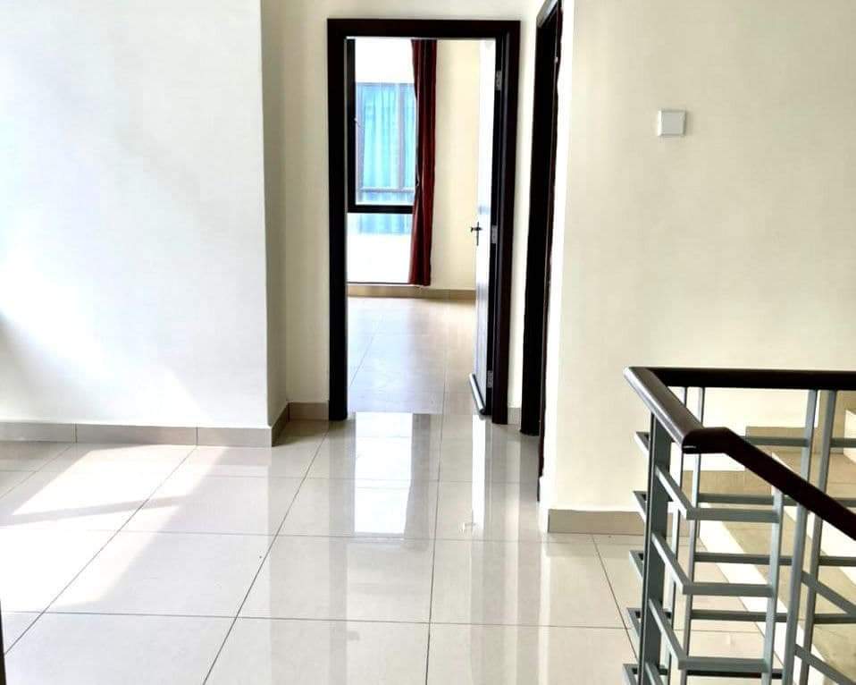 3 STOREY SEMI-D TAMAN SINAR MAHKOTA BANDAR MAHKOTA CHERAS
