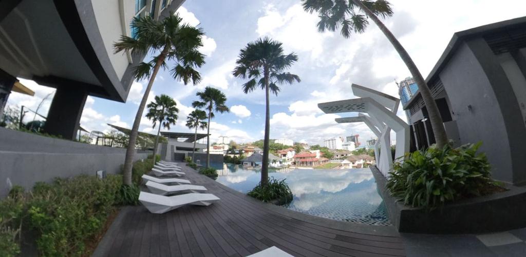 FEMALE Private & Sharing Room, Air-Con Free WIFI/Electricity/Water, Infinity Pool, MRT/KTM MKH Boulevard, Kajang