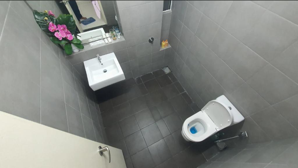 FEMALE Private & Sharing Room, Air-Con Free WIFI/Electricity/Water, Infinity Pool, MRT/KTM MKH Boulevard, Kajang
