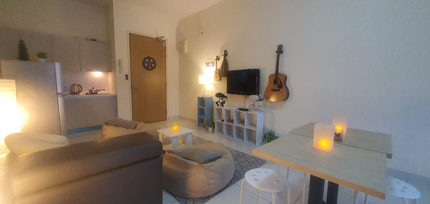 FEMALE - Air-Con Double Sharing Room, Infinity Pool, Netflix, MRT/KTM @MKH Boulevard