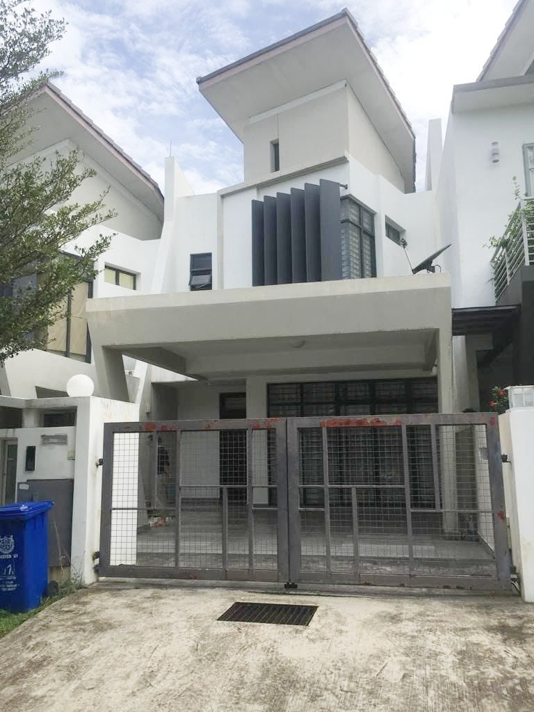 Double Storey Terrace Intermediate, Laman Glenmarie, Shah Alam, Selangor