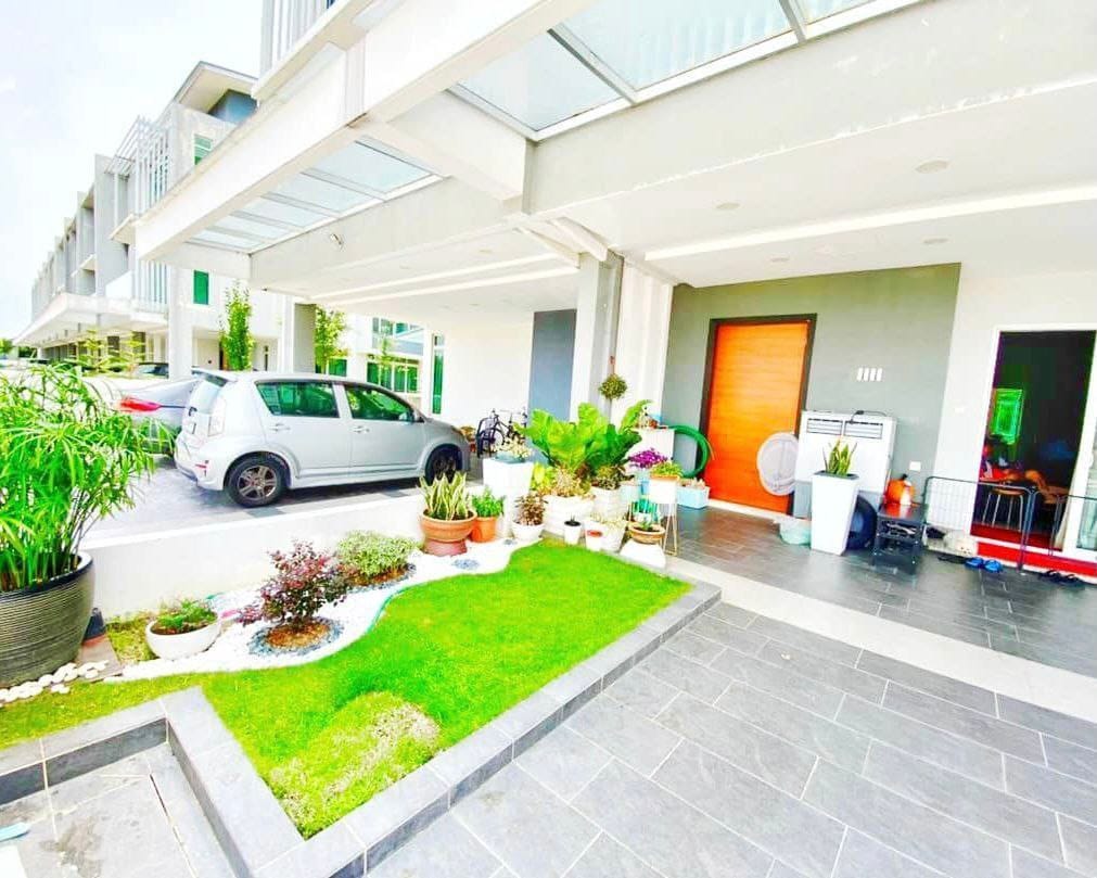 3 STOREY D'ISLAND WITH PRIVATE LIFT, PUCHONG