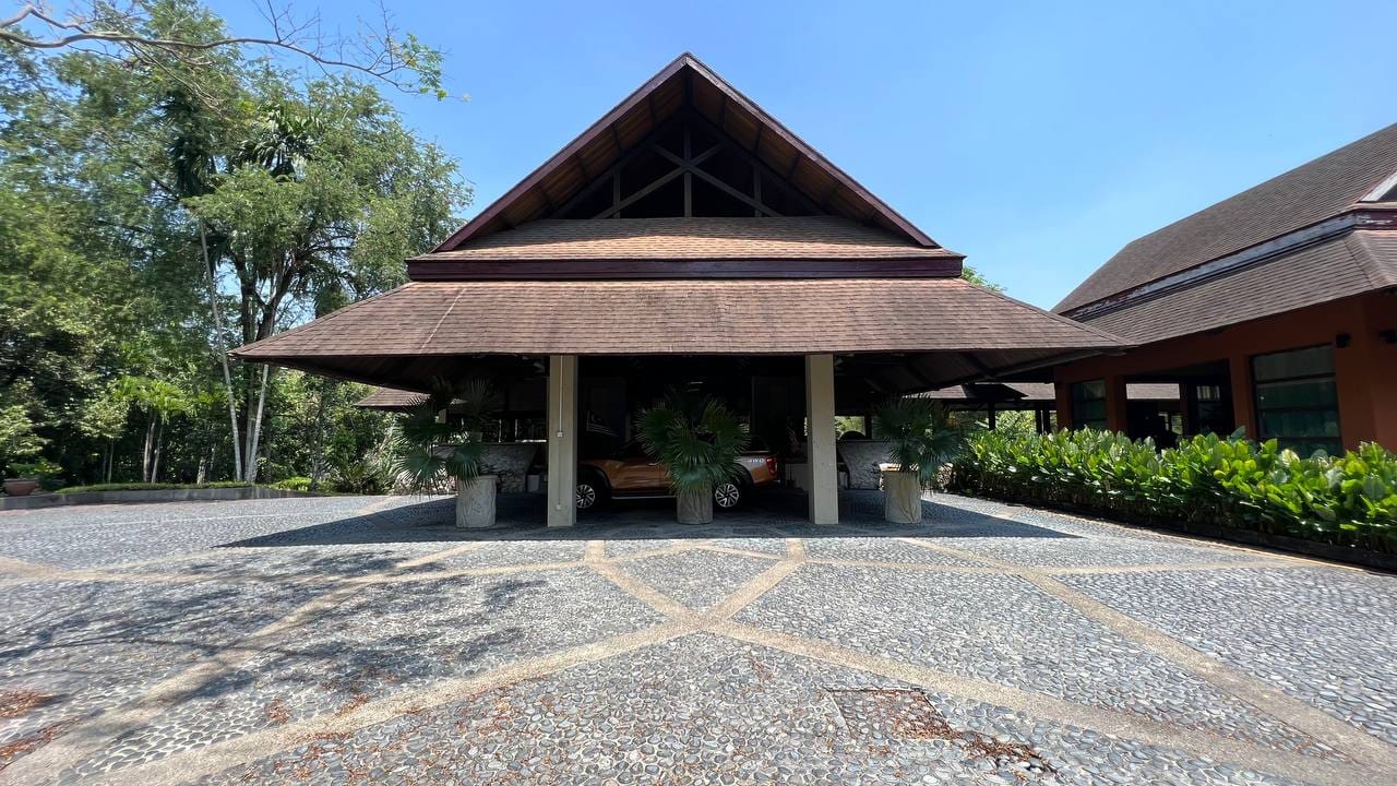 Balinese Bungalow with Resort Home Style at Sungai Kantan, Kajang, Selangor