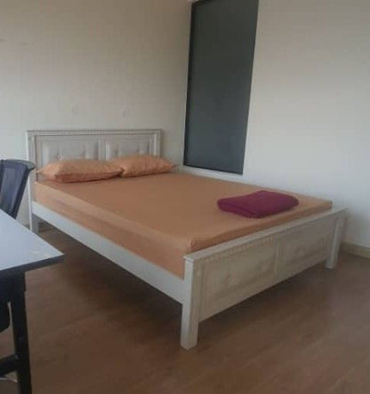 Wooden Bedframe Off White Classic Country Style