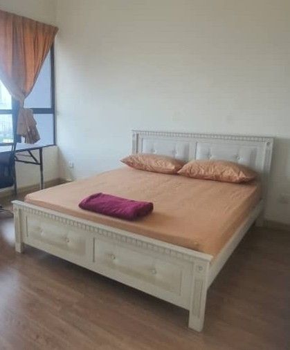 Wooden Bedframe Off White Classic Country Style